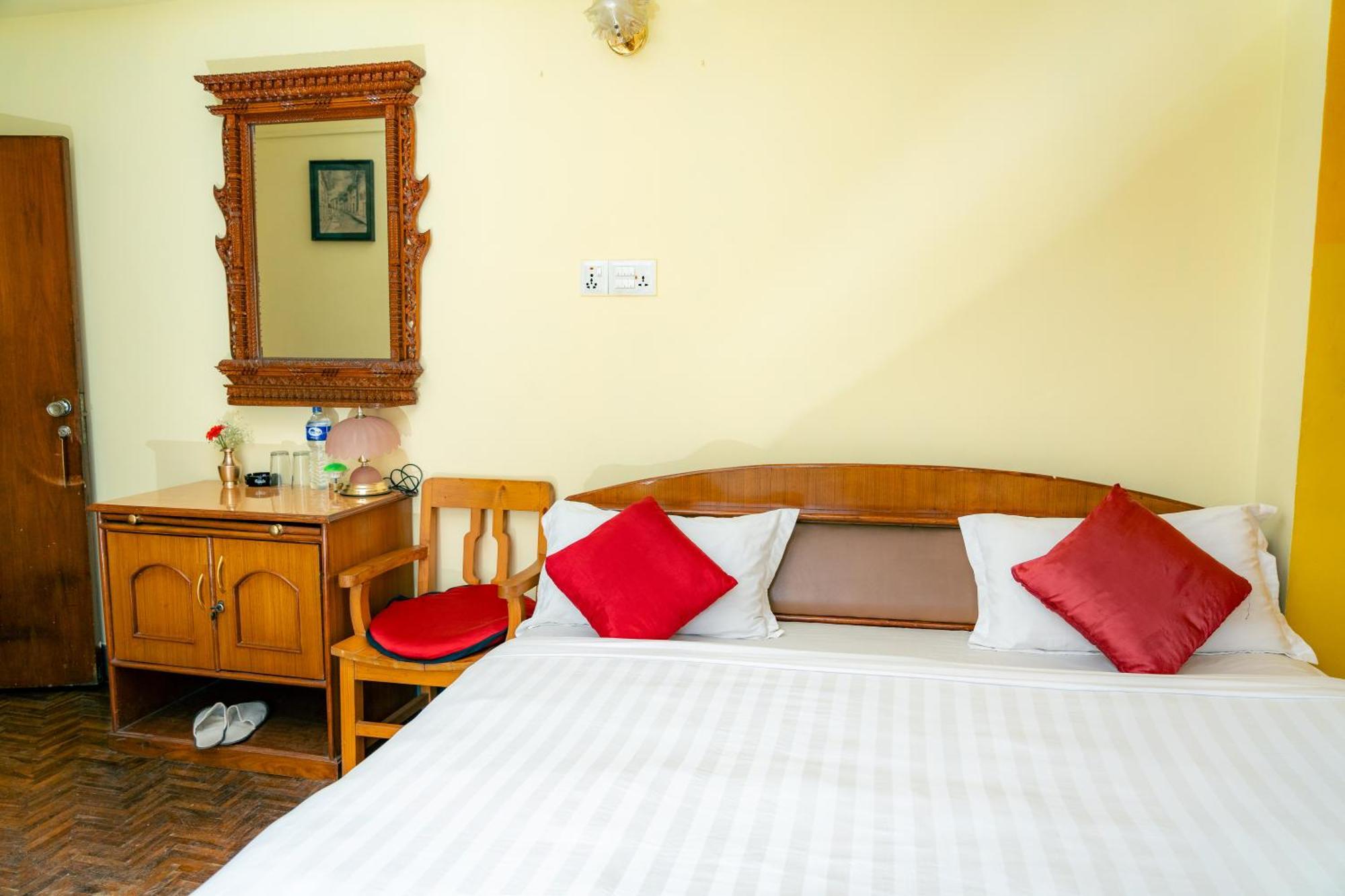 Golden Gate Guest House Бактапур Екстериор снимка