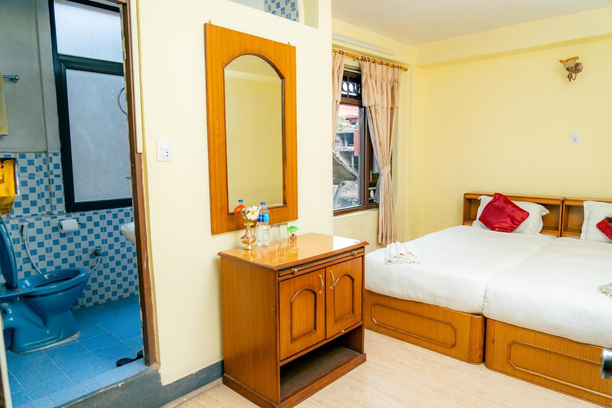 Golden Gate Guest House Бактапур Екстериор снимка